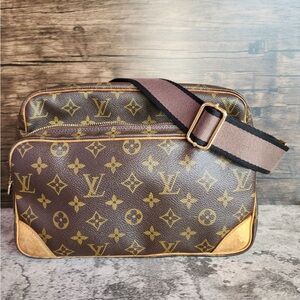 Louis Vuitton Nile monogram 28 messenger crossbody bag.